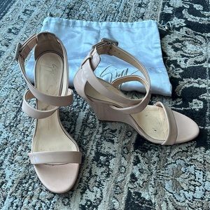 Giuseppe Zanotti size 39/8.5 nude patent leather wedges with dust bag